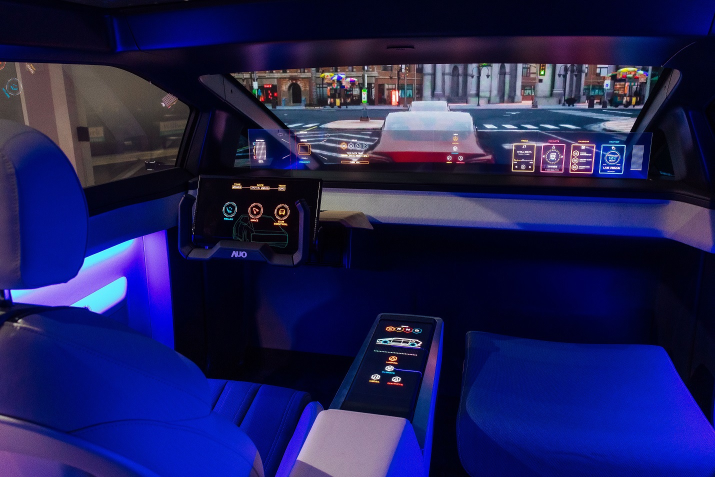 AUO has been named Top 100 Global Innovators by Clarivate for the fourth consecutive year,��highlighting patent strategy in frontier of technology and green innovation. The photo shows AUO's smart cockpit, featuring the strength of Micro LED technology in various dimensions and applications. Additionally, AUO has obtained 4,500 energy conservation and carbon reduction patents worldwide, with the proportion of Micro LED annually issued patents exceeding 80 percent in 2024.